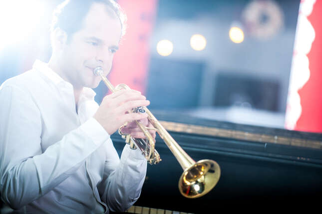 Jeroen Berwaerts | jazz vocals, conductor, trumpet